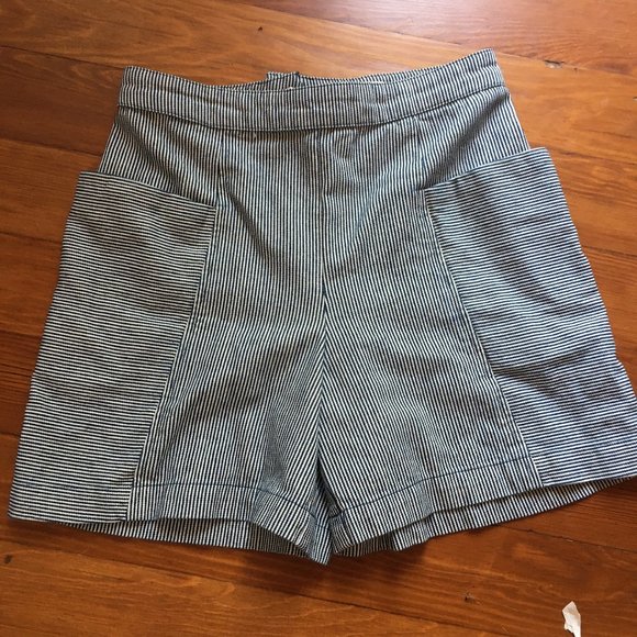 High rise striped denim pocket shorts - Picture 1 of 5
